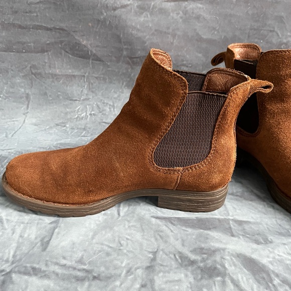 BORN COVE BOOTS SIZE 9 - Picture 2 of 7